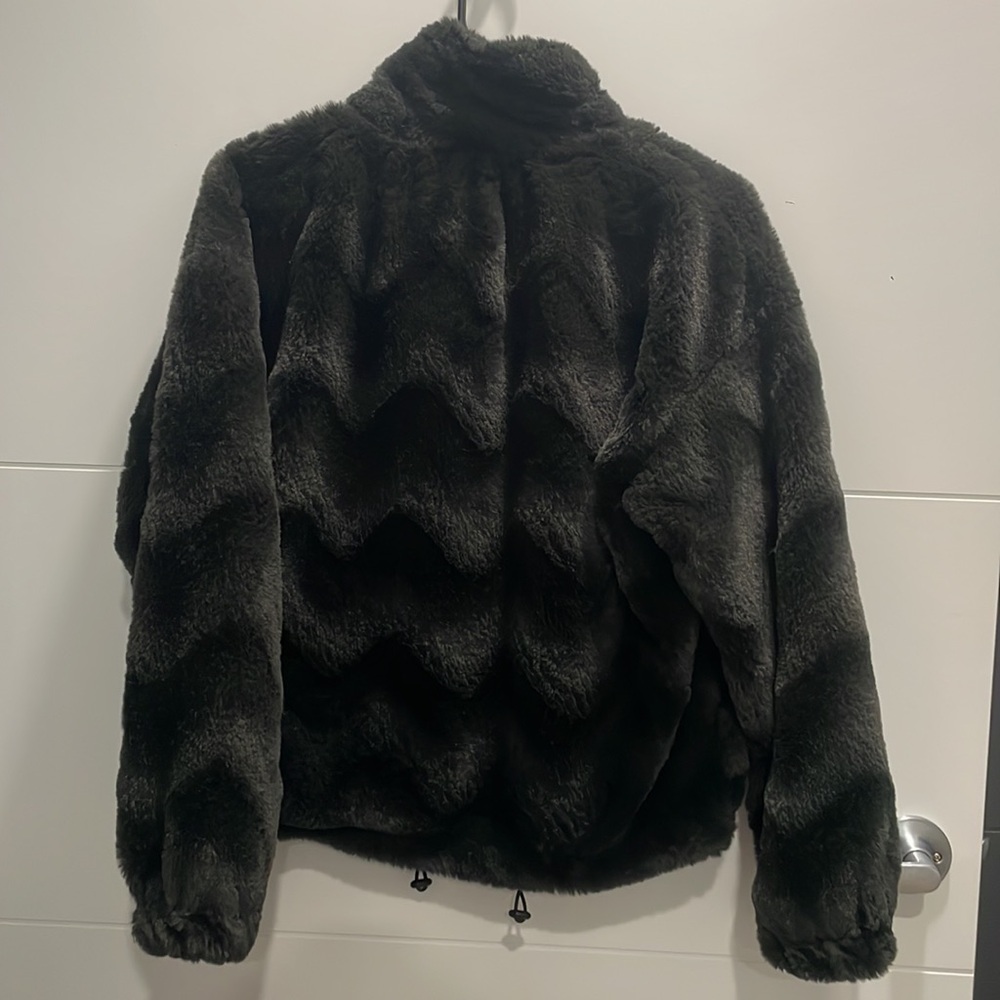 Urban Outfitters Eva Black Faux Fur Coat - Picture 5 of 7